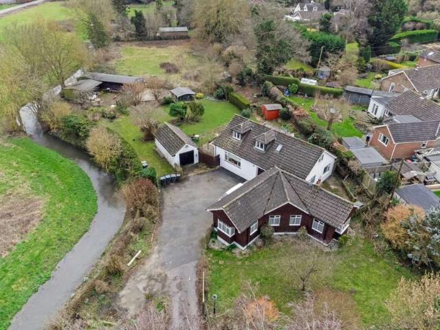 6 Bedroom Detached House