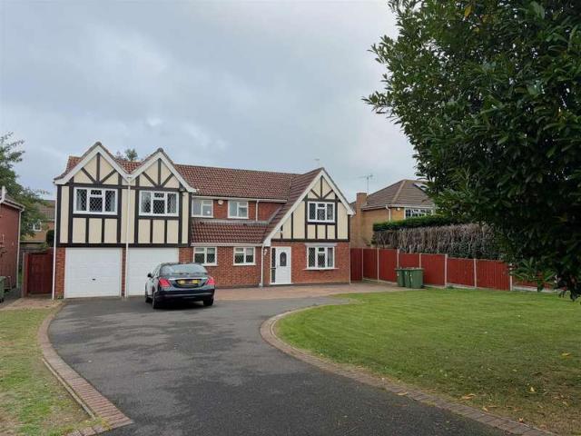 6 Bedroom Detached House