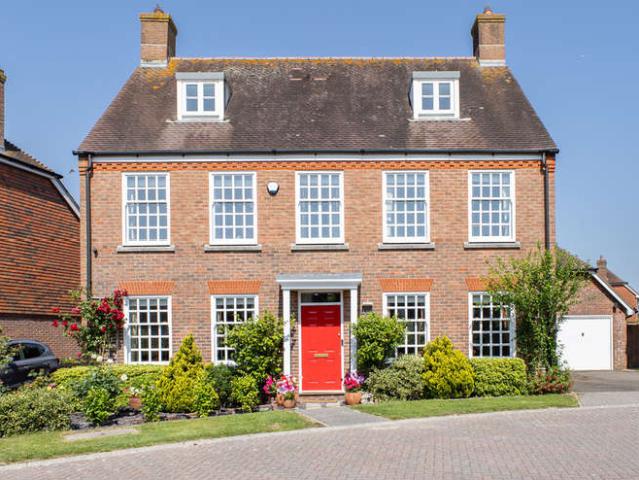 6 Bedroom Detached House