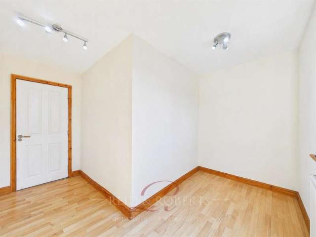 6 Bedroom Detached House