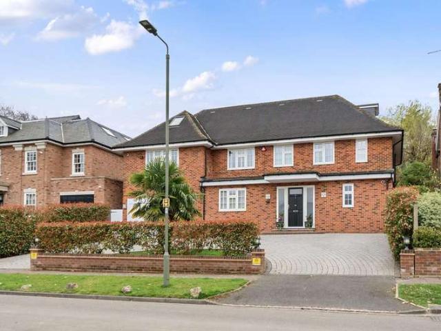 6 Bedroom Detached House
