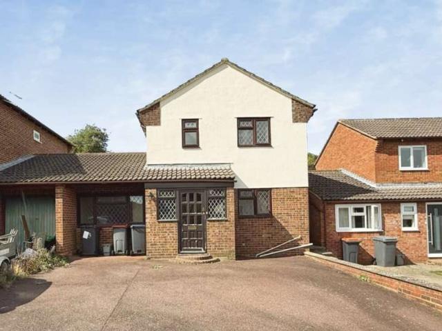 6 Bedroom Detached House