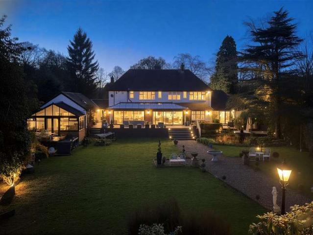 6 Bedroom Detached House