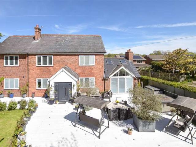 6 Bedroom Detached House