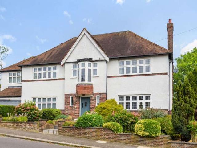 6 Bedroom Detached House