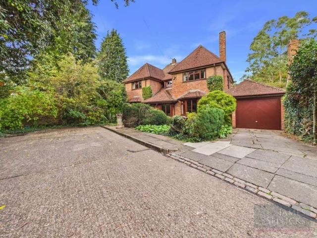 6 Bedroom Detached House