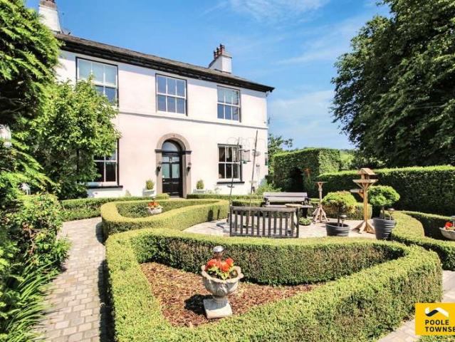 6 Bedroom Detached House