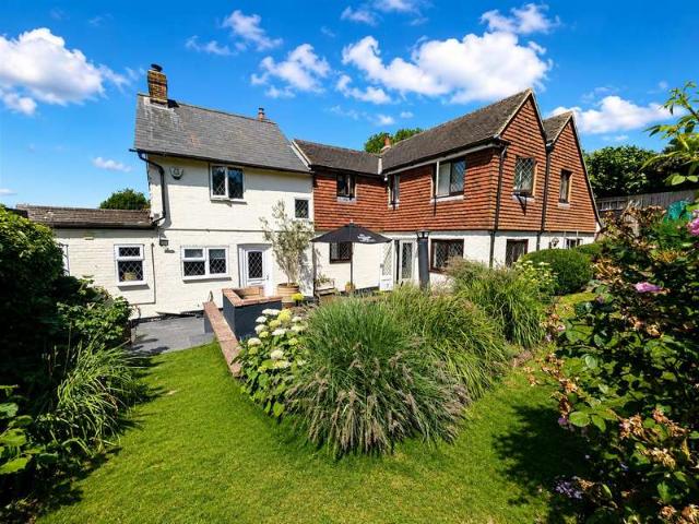 6 Bedroom Detached House