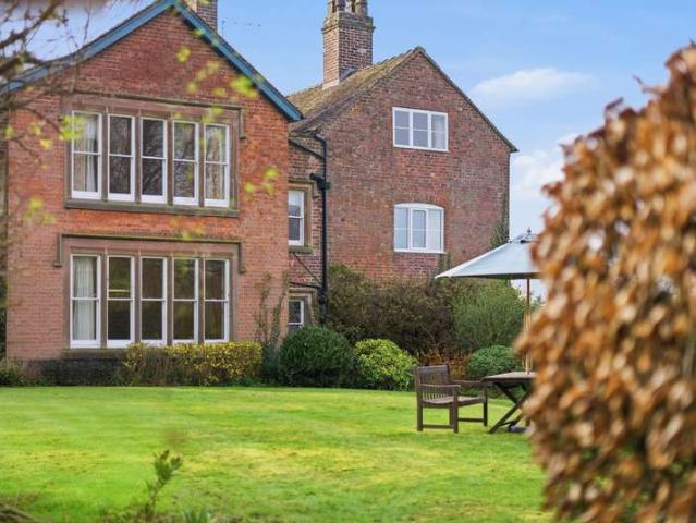 6 Bedroom Detached House