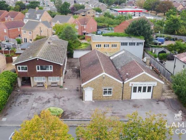 6 Bedroom Detached House