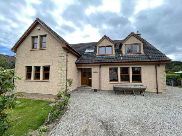 6 Bedroom Detached House