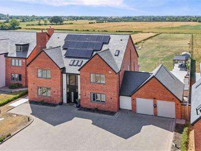 6 Bedroom Detached House