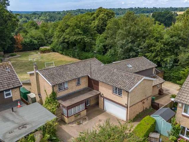 6 Bedroom Detached House