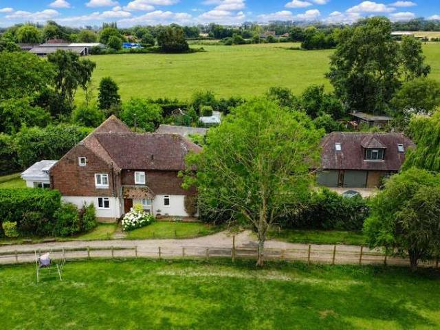 6 Bedroom Detached House