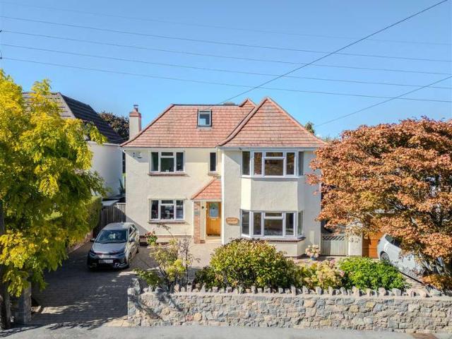 6 Bedroom Detached House
