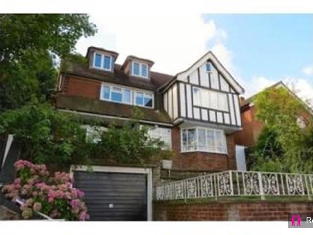 6 bedroom detached house for rent