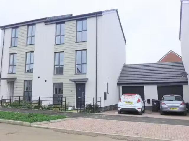 6 bedroom detached house for rent in Clover Way, Stoke Gifford.