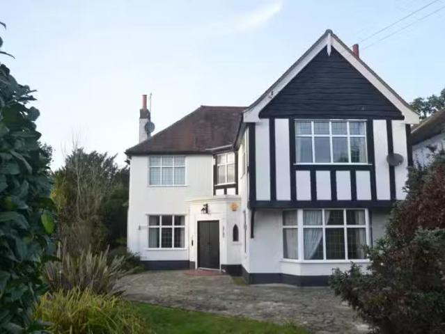 6 bedroom detached house for rent in Barnfield Wood Road, Beck.