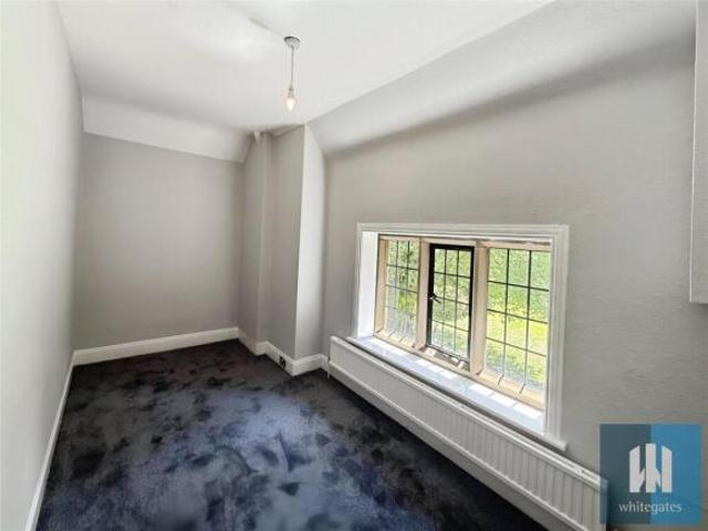 6 bedroom detached house for rent in Birkby Road, Birkby, Huddersfield, West Yorkshire, HD2