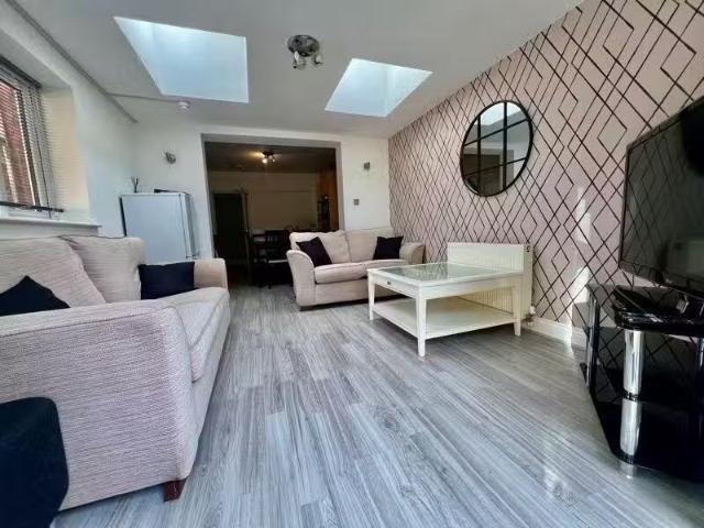 6 bedroom detached house for rent in Easter Road, Bournemouth.
