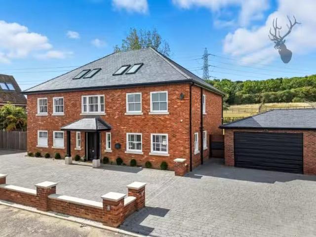 6 bedroom detached house for rent in Ivy Chimneys, Epping, CM16