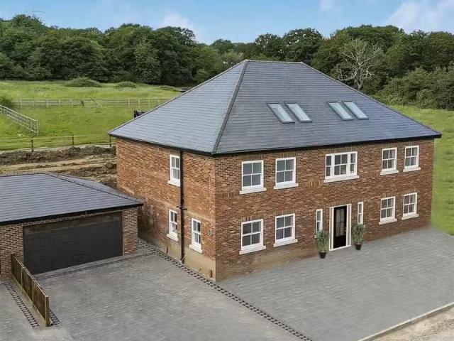 6 bedroom detached house for rent in Ivy Chimneys, Epping, CM16