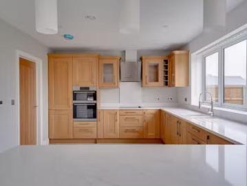 6 bedroom detached house for rent in Middleton Way, Fen Drayto.