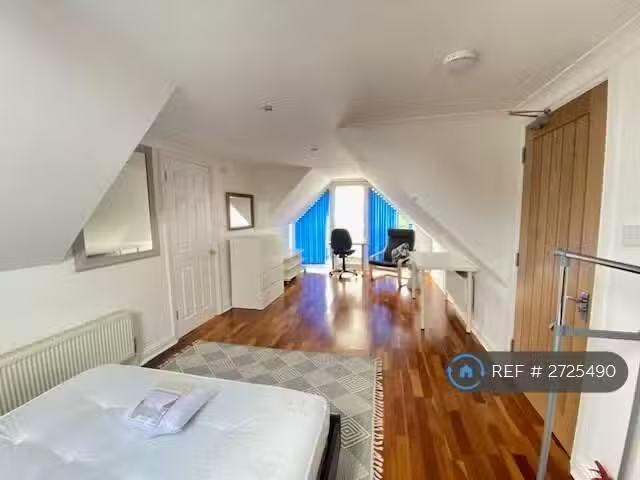 6 bedroom detached house for rent in Stanfield Road, Bournemou.
