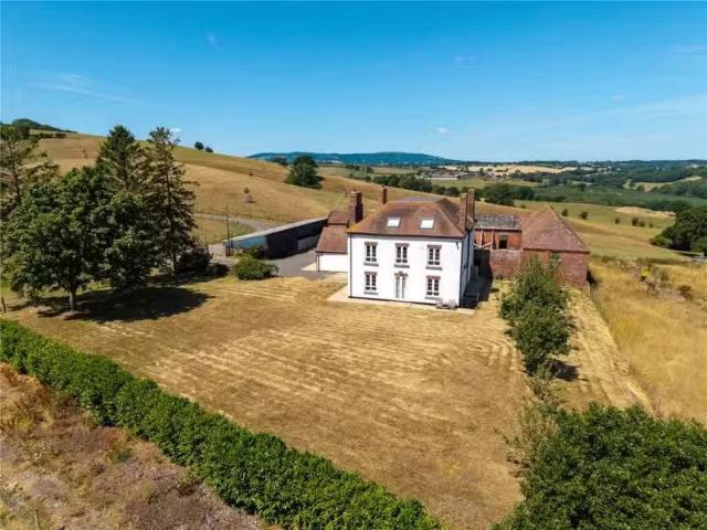 6 bedroom detached house for rent in Stottesdon, Kidderminster.