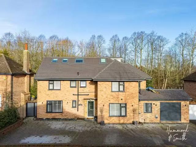 6 bedroom detached house for rent in Pike Way, North Weald, CM16