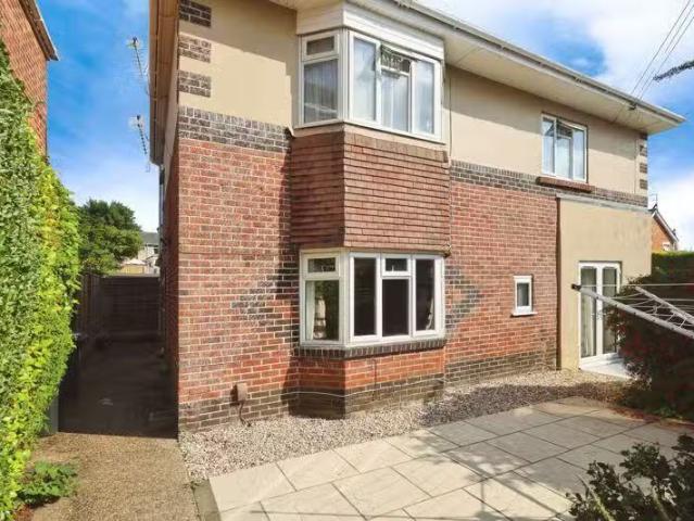 6 bedroom detached house for rent in Ripon Road, Bournemouth.