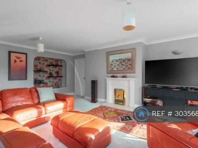 6 bedroom detached house for rent in Wedgwood Avenue, Blakelands, Milton Keynes, MK14