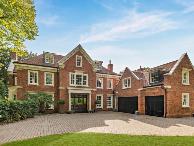 6 bedroom detached house for sale