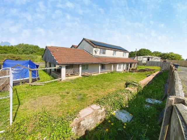 6 bedroom detached house for sale