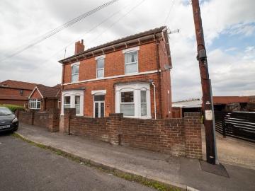6 bedroom detached house for sale