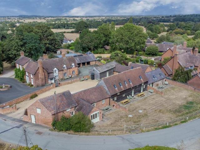 6 bedroom detached house for sale