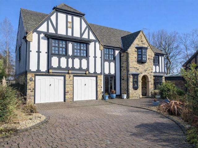 6 bedroom detached house for sale
