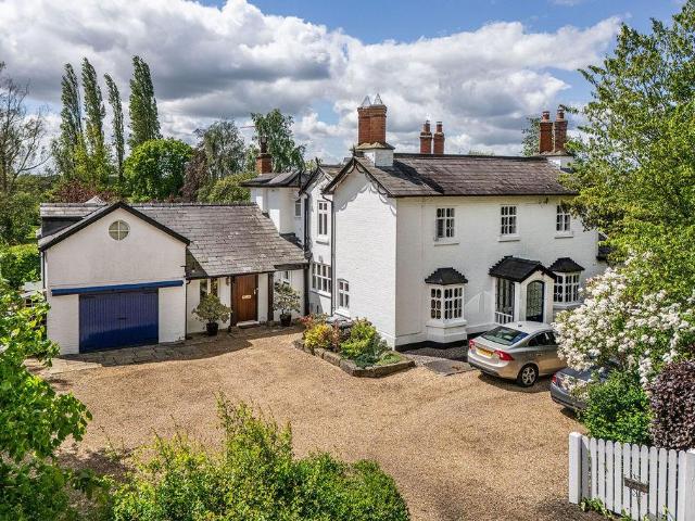 6 bedroom detached house for sale