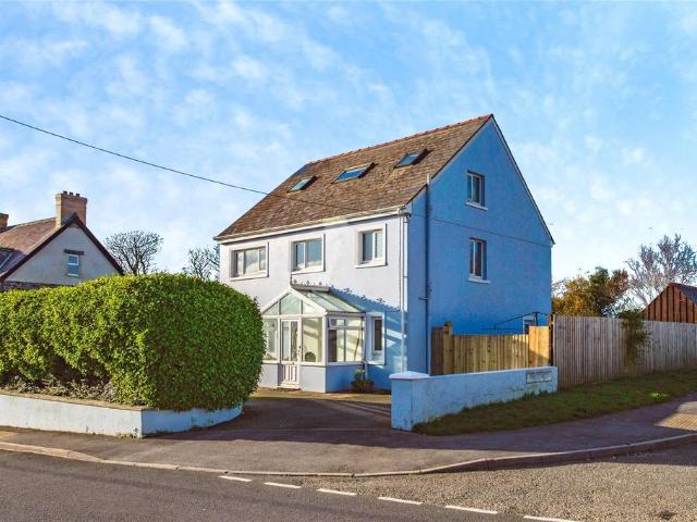 6 bedroom detached house for sale