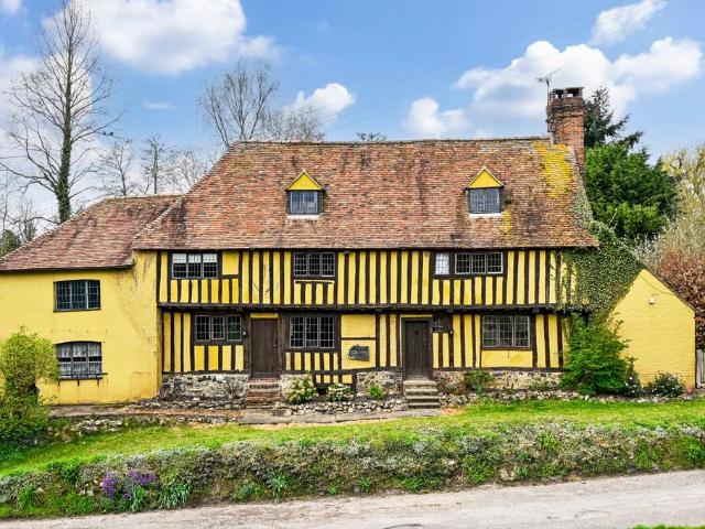6 bedroom detached house for sale
