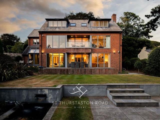 6 bedroom detached house for sale