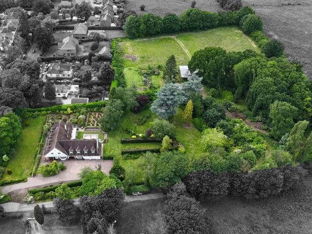 6 bedroom detached house for sale