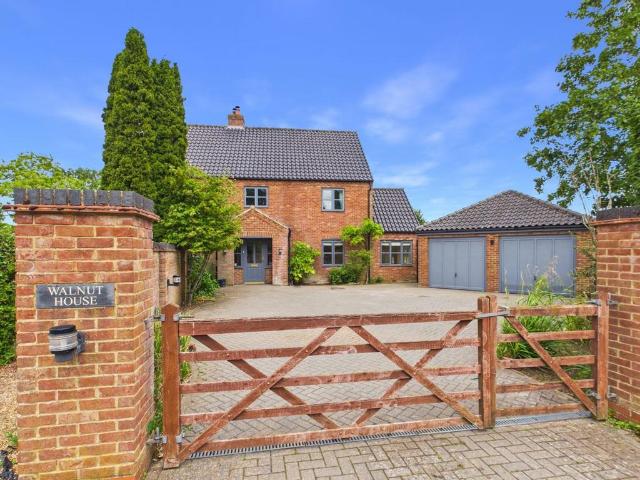 6 bedroom detached house for sale