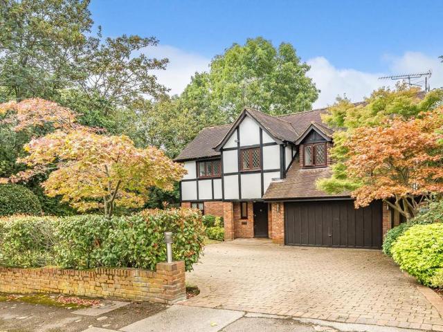 6 bedroom detached house for sale