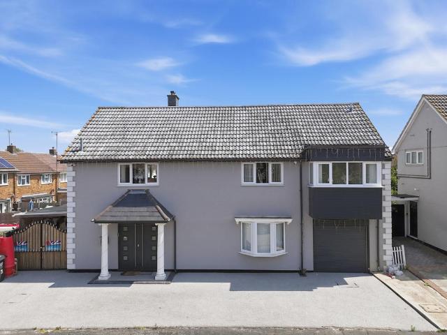6 bedroom detached house for sale