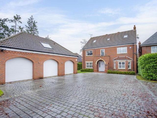 6 bedroom detached house for sale