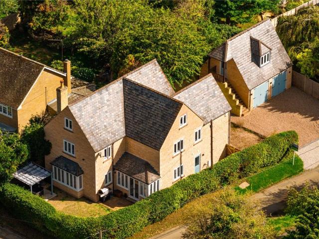 6 bedroom detached house for sale