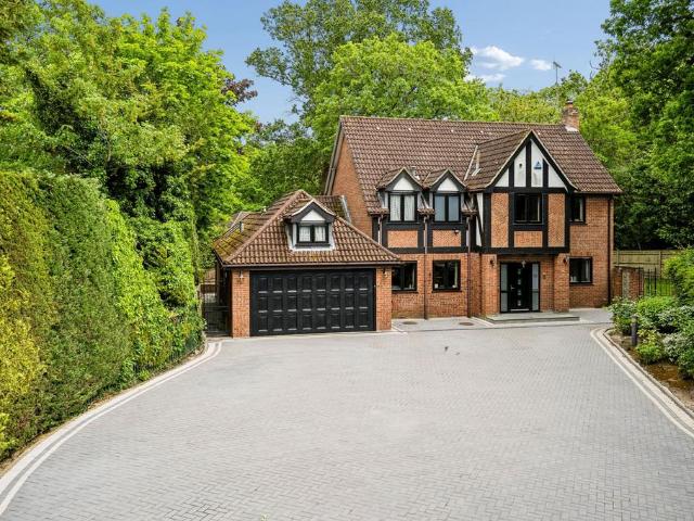 6 bedroom detached house for sale