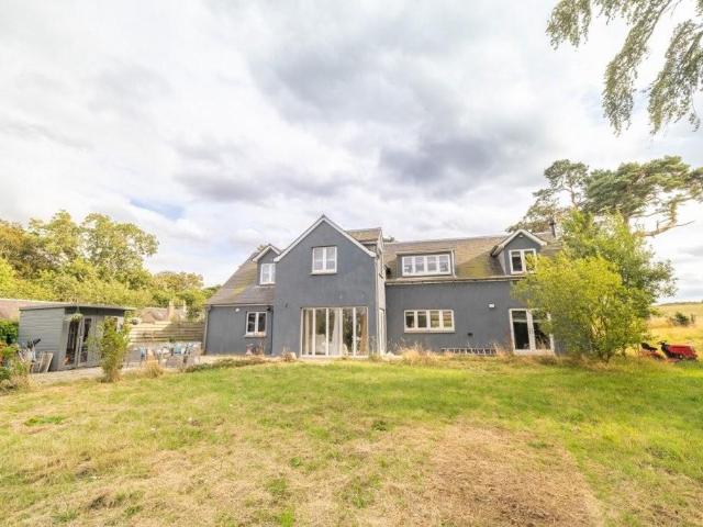 6 bedroom detached house for sale