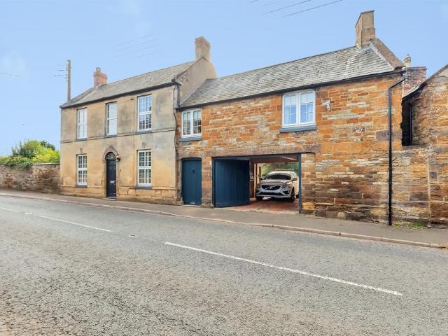 6 bedroom detached house for sale
